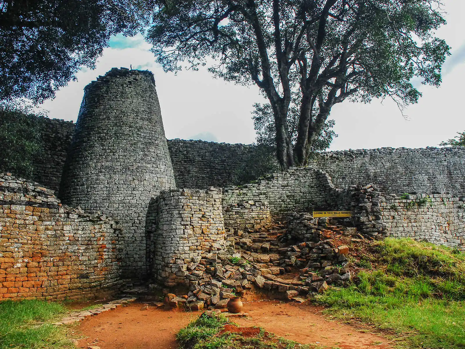 Great Zimbabwe, a magnificent ancient stone city in Zimbabwe, showcasing the advanced architecture and culture of the Shona people. Explore this UNESCO World Heritage Site with Africa for You Safaris, a leading ground handling agent based in Victoria Falls and Bulawayo