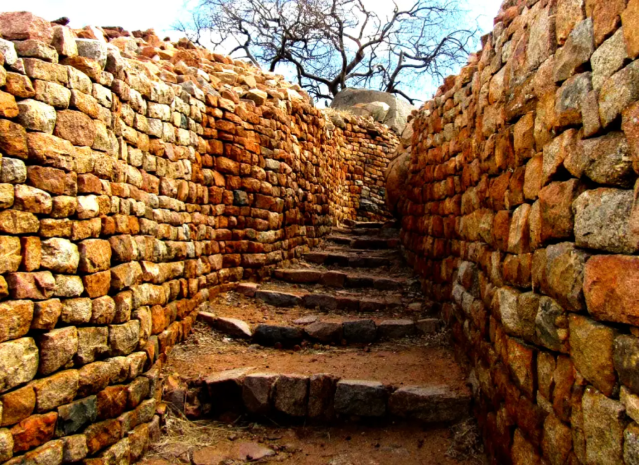 Khami Ruins, a UNESCO World Heritage Site in Zimbabwe, offering a glimpse into the history of the Kingdom of Butua. Discover more about this ancient civilization with Africa for You Safaris, a leading ground handling agent based in Victoria Falls and Bulawayo